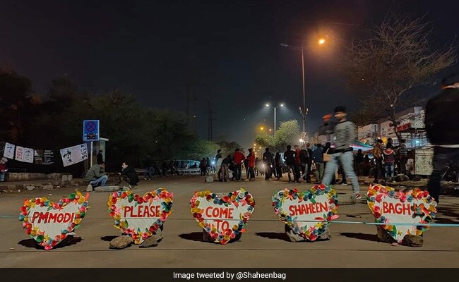 Shaheen Bagh Protesters' Valentine's Day Invitation To PM Narendra Modi Shaheen Bagh Protesters' Valentine's Day Invitation To PM Narendra Modi