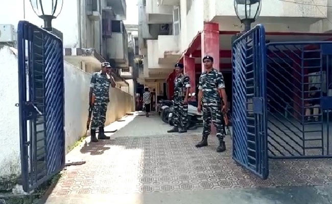 बीच चुनाव आयकर विभाग के छापे से कैसे गरमायी बिहार की राजनीति?