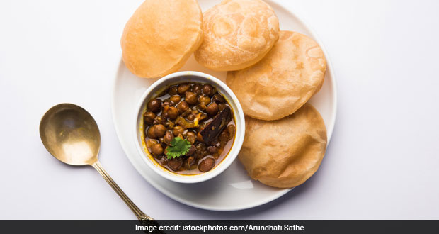 Watch: Try This Quick And Easy Kala Chana Rasedaar At Home For A Wholesome Dinner