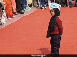 दिल्ली सरकार के शपथ ग्रहण समारोह में जूनियर केजरीवाल ने जीता सभी का दिल दिल्ली सरकार के शपथ ग्रहण समारोह में जूनियर केजरीवाल ने जीता सभी का दिल