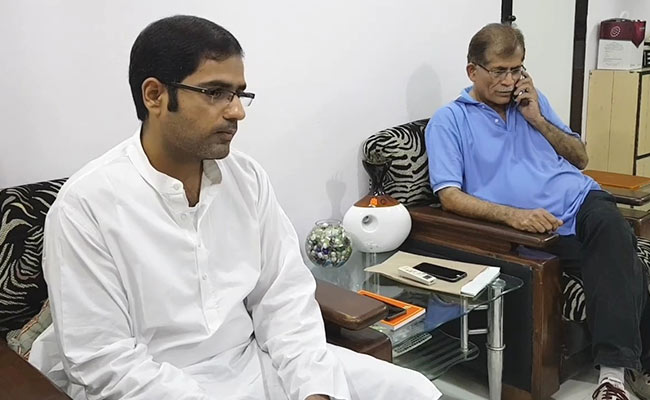 मुंबई के डेंटिस्‍ट को चीन में फंसे मां के पार्थिव शरीर के वापस आने का इंतज़ार