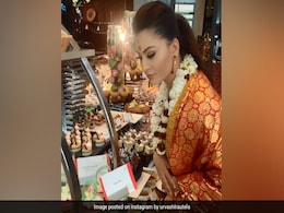 उर्वशी रौतेला डाइटिंग भूल टूट पड़ीं मिठाइयों पर, वायरल हो रहा है Video उर्वशी रौतेला डाइटिंग भूल टूट पड़ीं मिठाइयों पर, वायरल हो रहा है Video