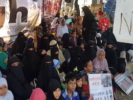 Artists Who Painted At Delhi's Shaheen Bagh Join Protest Near Mumbai Artists Who Painted At Delhi's Shaheen Bagh Join Protest Near Mumbai
