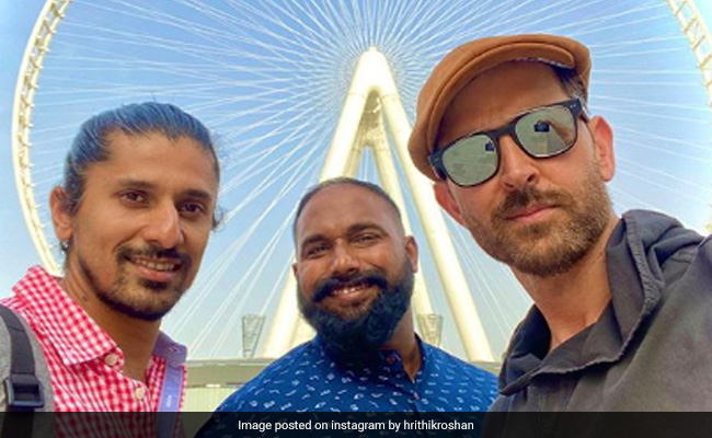 Trending: Hrithik Roshan's Work Selfies With His Crew