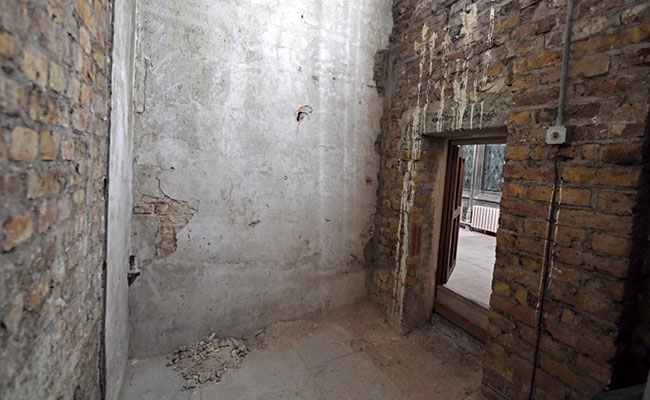 Hidden Door Spills Centuries-Old Secrets Of British Parliament