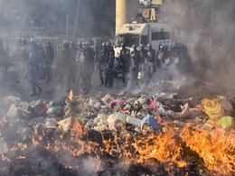 धर्म साबित करने के लिए 'रुद्राक्ष' दिखाया, जान बचाने के लिए गिड़गिड़ाया - अब ऐसी हो गई है दिल्ली धर्म साबित करने के लिए 'रुद्राक्ष' दिखाया, जान बचाने के लिए गिड़गिड़ाया - अब ऐसी हो गई है दिल्ली