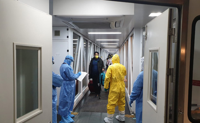 कोरोना वायरस से प्रभावित वुहान पहुंचा एयर इंडिया का दूसरा विमान, 323 भारतीय निकाले गए सुरक्षित