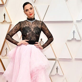 Oscars 2020: Wonder Woman Gal Gadot Is A Stunner In A Black And Pink Lace Dress Oscars 2020: Wonder Woman Gal Gadot Is A Stunner In A Black And Pink Lace Dress