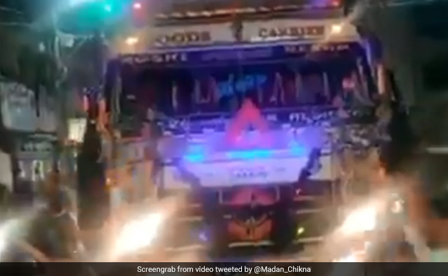 People In Bhopal Gather Around Truck, Ask Driver To Honk Again. Watch Why