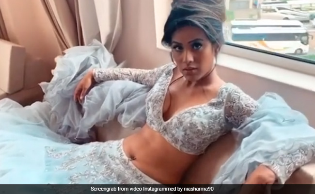 TV की 'नागिन' निया शर्मा का ट्रेडिशनल स्टाइल हुआ वायरल, Video देख सिंगर गुरू रंधावा ने भी किया कमेंट