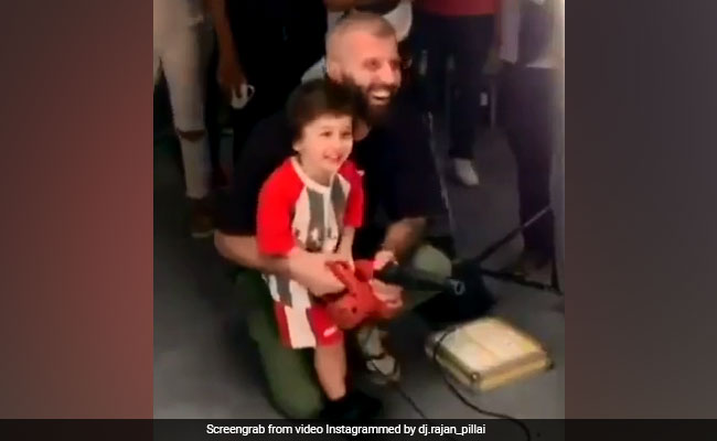 करीना-सैफ करवा रहे थे फोटो शूट, तैमूर ने गन लेकर किया कुछ ऐसा...Video हुआ वायरल