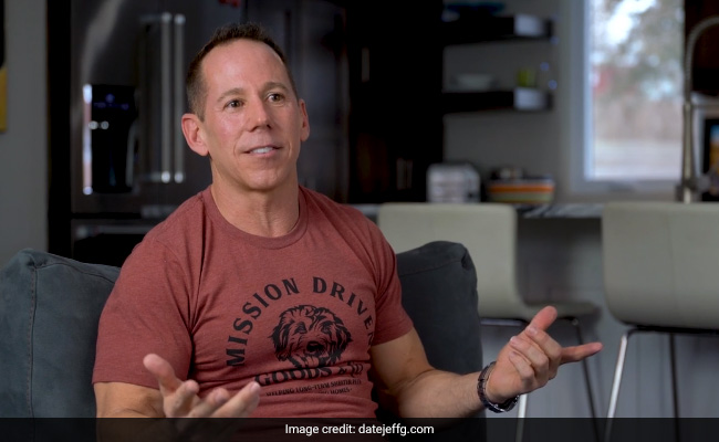 यह शख्स अपने लिए ढूंढ रहा है गर्लफ्रेंड, मदद करने वाले को 17 लाख देने के लिए है तैयार, आप भी कर सकतें हैं अप्लाई