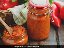 Onion Chutney: रेगुलर चटनी खाकर हो गए हैं बोर तो ट्राई करें प्याज की चटपटी चटनी Onion Chutney: रेगुलर चटनी खाकर हो गए हैं बोर तो ट्राई करें प्याज की चटपटी चटनी