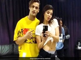 आसिम रियाज के नए सफर की हुई शुरुआत, सलमान खान की एक्ट्रेस के साथ म्यूजिक वीडियो में आएंगे नजर आसिम रियाज के नए सफर की हुई शुरुआत, सलमान खान की एक्ट्रेस के साथ म्यूजिक वीडियो में आएंगे नजर