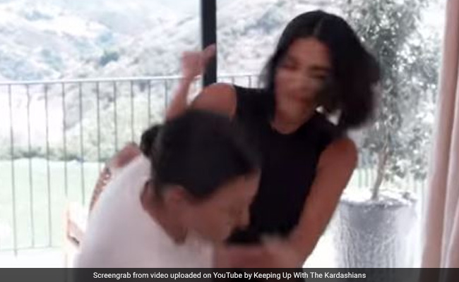 किम कार्दशियन और उनकी बहन में पहली हुई तू-तू मैं-मैं, फिर चल गए घूंसे- देखें हैरतअंगेज Video