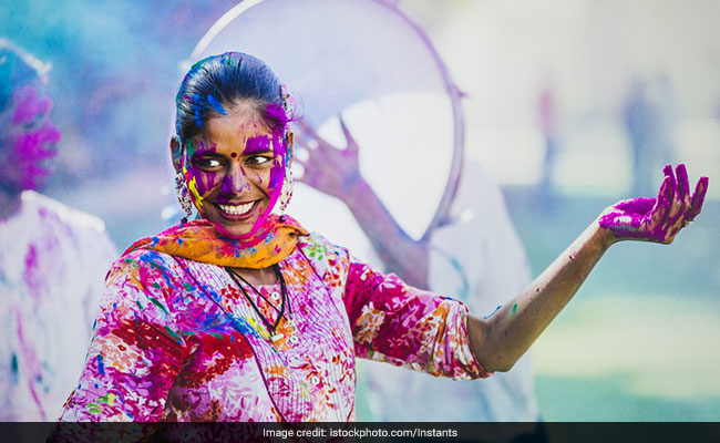 Holi 2020 Date In India: When Is Holi? 8 Ethnic Dresses To Buy For The Colourful Festival