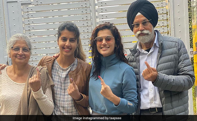 तापसी पन्नू परिवार संग पहुंचीं वोट देने, एक्ट्रेस ने सोशल मीडिया पर Photo शेयर कर पूछा यह सवाल