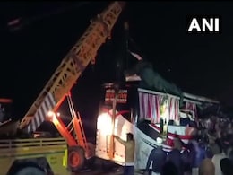 आगरा-लखनऊ एक्सप्रेसवे पर बस और ट्रक की टक्कर, 14 लोगों की मौत , 8 गंभीर रूप से घायल आगरा-लखनऊ एक्सप्रेसवे पर बस और ट्रक की टक्कर, 14 लोगों की मौत , 8 गंभीर रूप से घायल