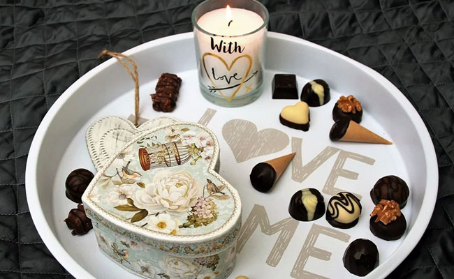 Valentine's Day 2020: 7 Gifts To Buy If You're A Hopeless Romantic