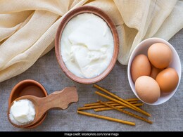 Dry And Frizzy Hair In Winter: Try These Homemade Masks For Smooth And Shiny Hair Dry And Frizzy Hair In Winter: Try These Homemade Masks For Smooth And Shiny Hair