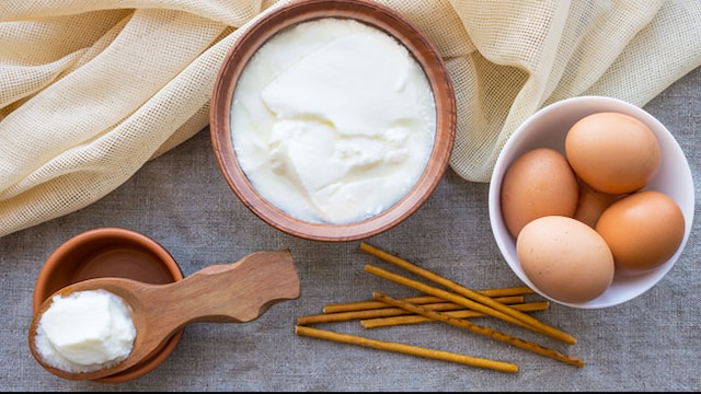 Winter Hair Care Tips: Prepare nourishing hair masks at home to tame dry and frizzy hair