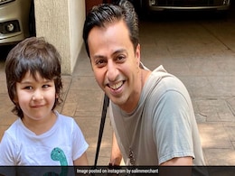 पंजाबी जूती पहन खुश हुए तैमूर अली खान, सलीम मर्चेंट के साथ फोटो खिंचाने को हुए तैयार- देखें Photo और Video पंजाबी जूती पहन खुश हुए तैमूर अली खान, सलीम मर्चेंट के साथ फोटो खिंचाने को हुए तैयार- देखें Photo और Video