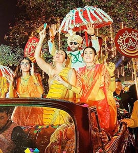 How Kareena Kapoor, Karisma And Samiera Lit-Up Armaan Jain's Baaraat
