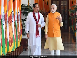 पीएम मोदी ने श्रीलंकाई प्रधानमंत्री महिंदा राजपक्षे से वार्ता की पीएम मोदी ने श्रीलंकाई प्रधानमंत्री महिंदा राजपक्षे से वार्ता की