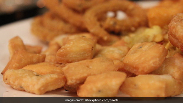 Indian Cooking Tips: This Roasted Kaju Namak Pare Can Be A Delicious Addition To Your Snacks Menu