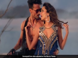 'दस बहाने' सॉन्ग ने फिर से मचाई धूम, तो गीतकार पंछी जलोनवी ने यूं जताई खुशी 'दस बहाने' सॉन्ग ने फिर से मचाई धूम, तो गीतकार पंछी जलोनवी ने यूं जताई खुशी