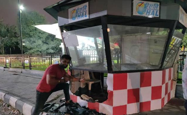 Bengaluru Businessman Crashes Lamborghini Into Traffic Post, Posts Pics