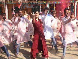 सपना चौधरी का होली पर रंग-बिरंगा धमाल, डांस के साथ मौजूद है समोसे-जलेबी का जायका...देखें Video सपना चौधरी का होली पर रंग-बिरंगा धमाल, डांस के साथ मौजूद है समोसे-जलेबी का जायका...देखें Video