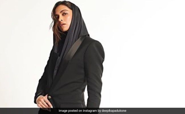 दीपिका पादुकोण ने जंपसूट के साथ पहना ब्लेजर, Photo शेयर करते हुए लिखा, ''ये है फैशन का बलमा''