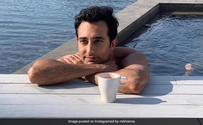 Rahul Khanna Outdoes Himself By Losing The Shirt For New Pic (See Inside)