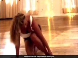 Britney Spears कर रही थीं डांस, तभी आई 'कड़क' की आवाज और टूट गया पांव- Video Britney Spears कर रही थीं डांस, तभी आई 'कड़क' की आवाज और टूट गया पांव- Video