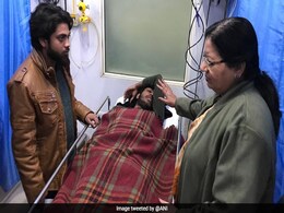 Jamia Vice Chancellor Visits Injured Students In Hospital Jamia Vice Chancellor Visits Injured Students In Hospital