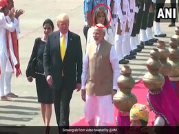 सिर पर मटका लेकर डांस कर रही थीं महिलाएं, ऐसा था डोनाल्ड ट्रंप की पत्नी का रिएक्शन... देखें Video सिर पर मटका लेकर डांस कर रही थीं महिलाएं, ऐसा था डोनाल्ड ट्रंप की पत्नी का रिएक्शन... देखें Video
