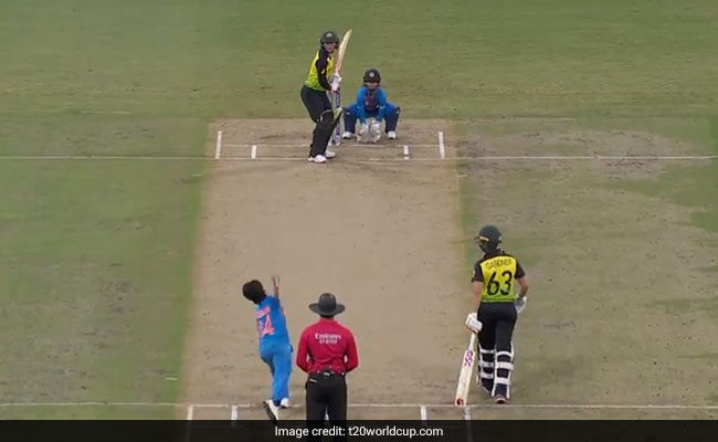 IND vs AUS: पूनम यादव के धमाकेदार अंदाज ने लिए लगातार दो विकेट, ऐसे पलट दिया मैच, देखें पूरा Video