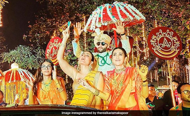 Kareena, Karisma Kapoor In '<i>Baraat</i> Mode', Dressed In Gorgeous <i>Sarees</i>