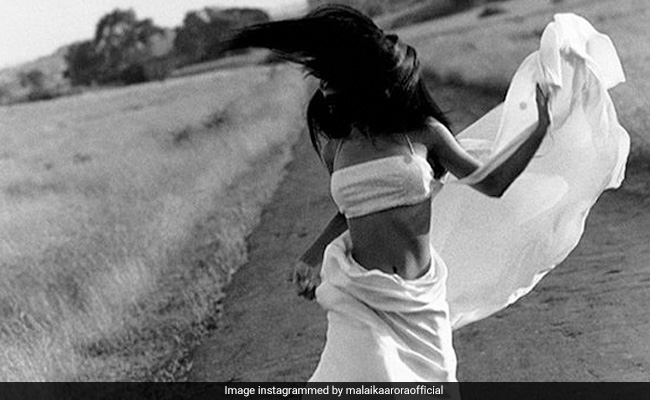 मलाइका अरोड़ा ने ब्लैक एंड व्हाइट तस्वीरें में दिखाया ऐसा अंदाज, फैन्स ने लगा दी कमेंट की बौछार... देखें Photos