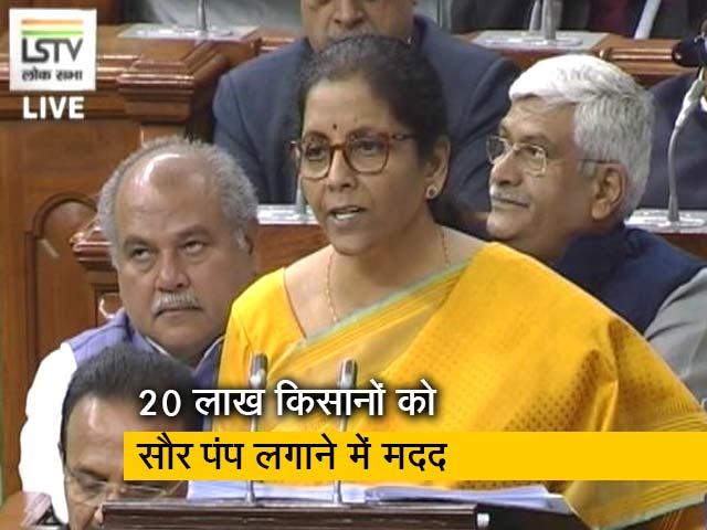 बंजर जमीन वाले किसानों को सौर बिजली इकाइयां लगाने में दी जाएगी मदद: निर्मला सीतारमण