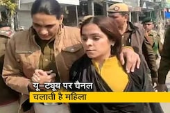 बुर्के में आई महिला को लेकर हंगामा बुर्के में आई महिला को लेकर हंगामा