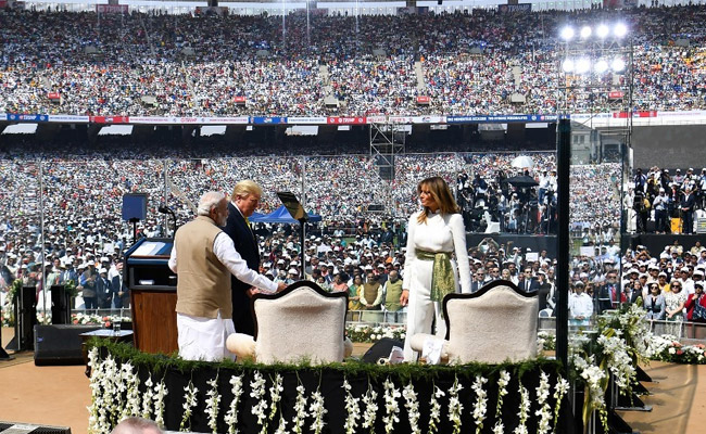 'नमस्ते ट्रंप' के बाद भारतीय रंग में रंगे नजर आए USA राष्ट्रपति, फिर हिंदी में किया Tweet-'अमेरिका भारत का सम्मान करता है'