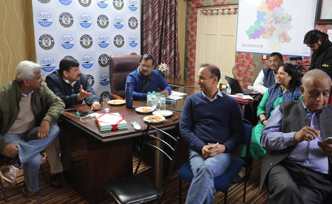 Delhi Election Result: AAP को 62 सीटें, दिल्‍ली बोली 'और 5 साल लगे रहो केजरीवाल'