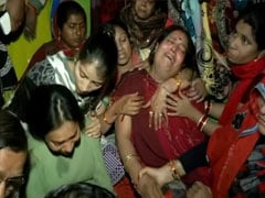 हिंसा में जान गंवाने वाले IB कर्मी के परिवार वालों ने मांगा इंसाफ, मां ने कहा- 'अंकित हमेशा कहता था पैसे की परवाह मत करो' हिंसा में जान गंवाने वाले IB कर्मी के परिवार वालों ने मांगा इंसाफ, मां ने कहा- 'अंकित हमेशा कहता था पैसे की परवाह मत करो'