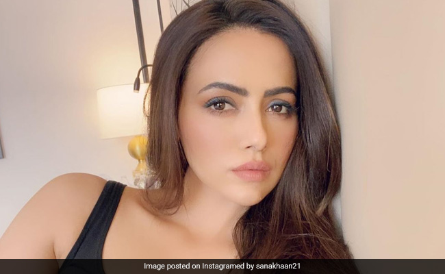 Sana Khan 'Dealing With Depression' After Break-Up With Melvin Louis, Says 'He's A Compulsive Cheater'