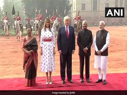 भारत दौरे के दूसरे दिन डोनाल्ड ट्रंप के साथ कोऑर्डिनेट करते हुए इस लुक में नजर आईं मेलानिया, देखें Pics भारत दौरे के दूसरे दिन डोनाल्ड ट्रंप के साथ कोऑर्डिनेट करते हुए इस लुक में नजर आईं मेलानिया, देखें Pics