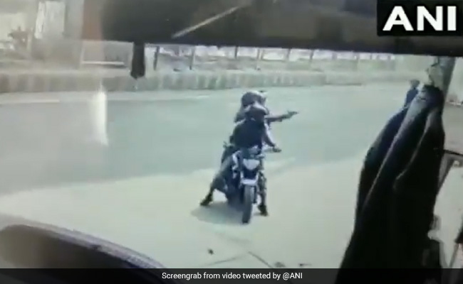 Shots Fired Near Delhi Protest Venue Again, Cops Claim "Personal Enmity"