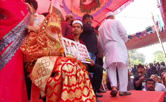 "CAA Should Be Repealed": Chennai Couple Gets Married At Protest
