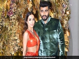 मलाइका अरोड़ा ने अर्जुन कपूर के साथ इस अंदाज में की पार्टी में एंट्री- Photos और Video हुए वायरल मलाइका अरोड़ा ने अर्जुन कपूर के साथ इस अंदाज में की पार्टी में एंट्री- Photos और Video हुए वायरल